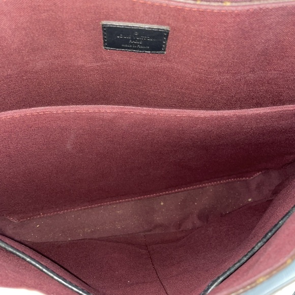 LOUIS VUITTON
Monogram Abbesses Messenger Bag - Picture 7 of 9